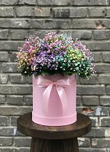 Цветочная композиция из Гипсофила и Розы в шляпной коробке в Ярково