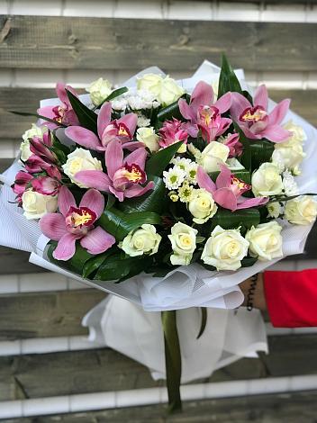 Букет цветов из: Розы и Хризантемы в Ярково