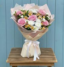 Букет цветов из:  Гвоздики, Орхидеи и Розы в Ярково