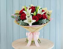 Букет цветов из:  Лилии и Розы в Ярково