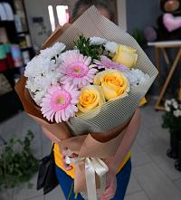 Букет цветов из:  Герберы, Розы и Хризантемы в Ярково