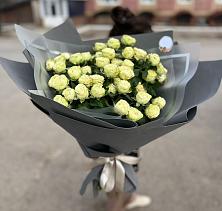 Букет Белые кустовые розы Солинеро в Ярково