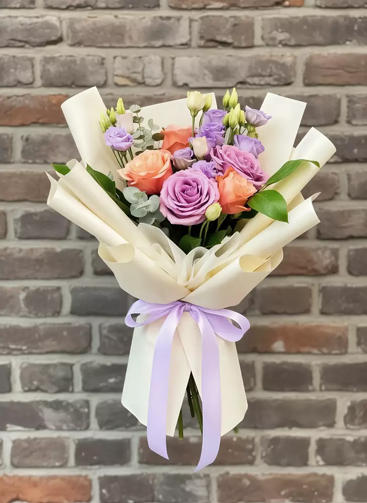 Букет цветов из: Лизиантусы и Розы в Ярково