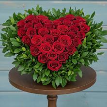 Цветочная композиция из Розы в виде сердца в Ярково