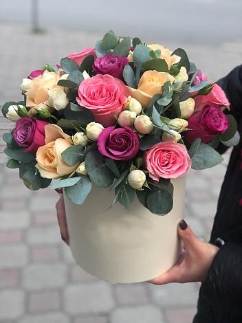Цветочная композиция из Розы в шляпной коробке в Ярково
