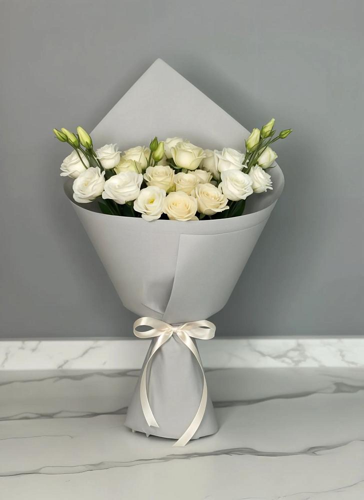 Букет цветов из: Розы и Лизиантусы в Ярково