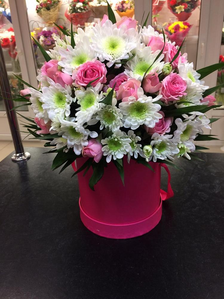 Цветочная композиция из Розы и Хризантемы в шляпной коробке в Ярково