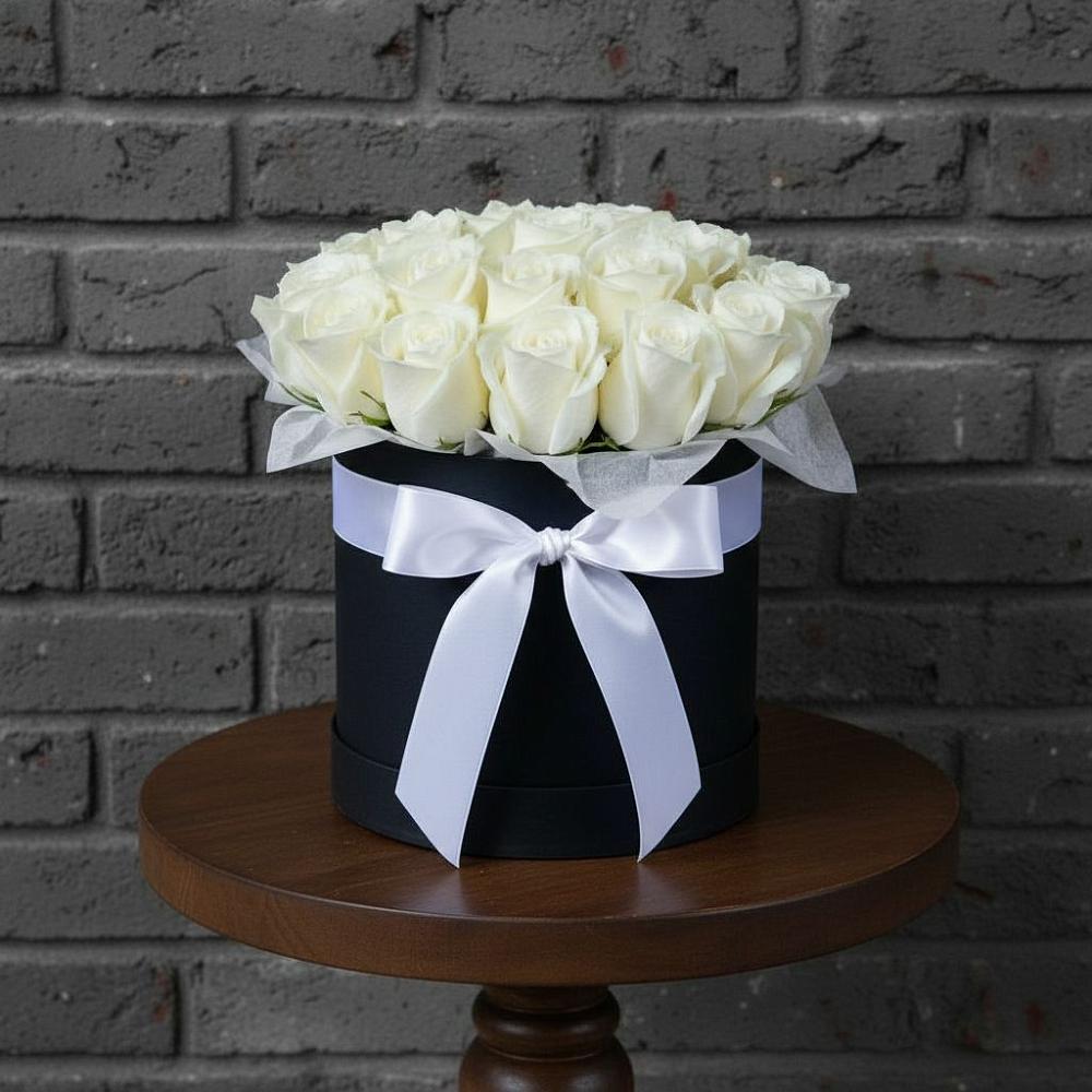 Цветочная композиция из Розы в шляпной коробке в Ярково