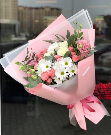Букет цветов из: Розы, Лизиантусы и Хризантемы в Ярково
