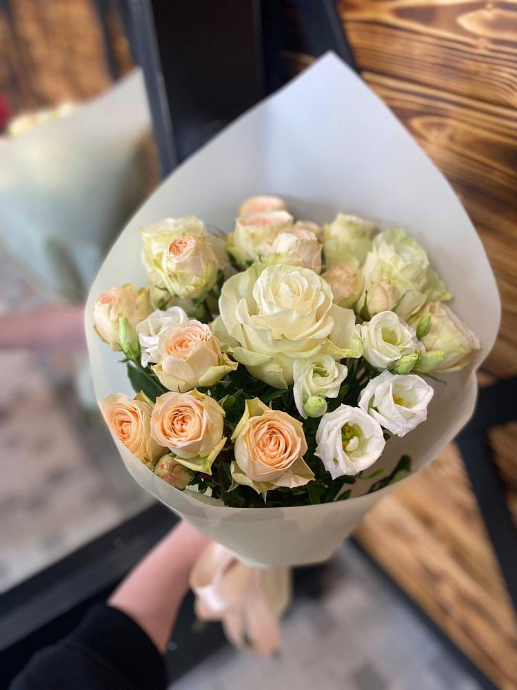 Букет цветов из: Розы и Лизиантусы в Ярково