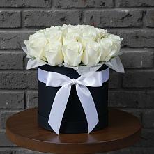 Цветочная композиция из Розы в шляпной коробке в Ярково